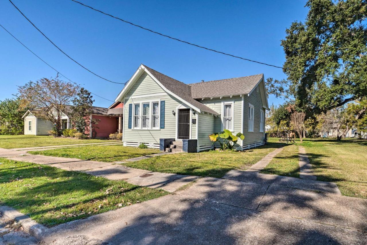 Lake Charles Cottage With Fireplace And Yard! Exteriör bild