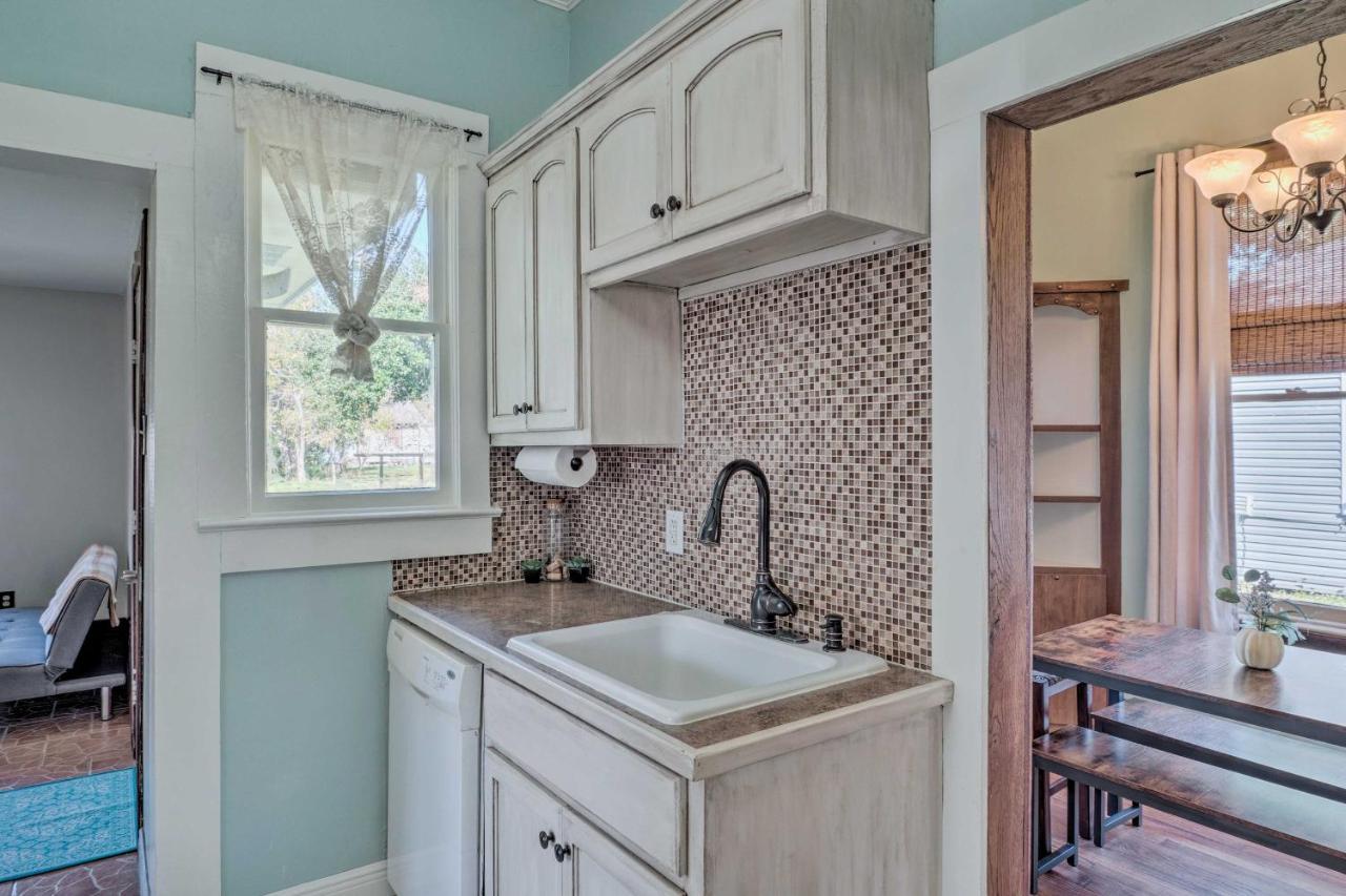 Lake Charles Cottage With Fireplace And Yard! Exteriör bild